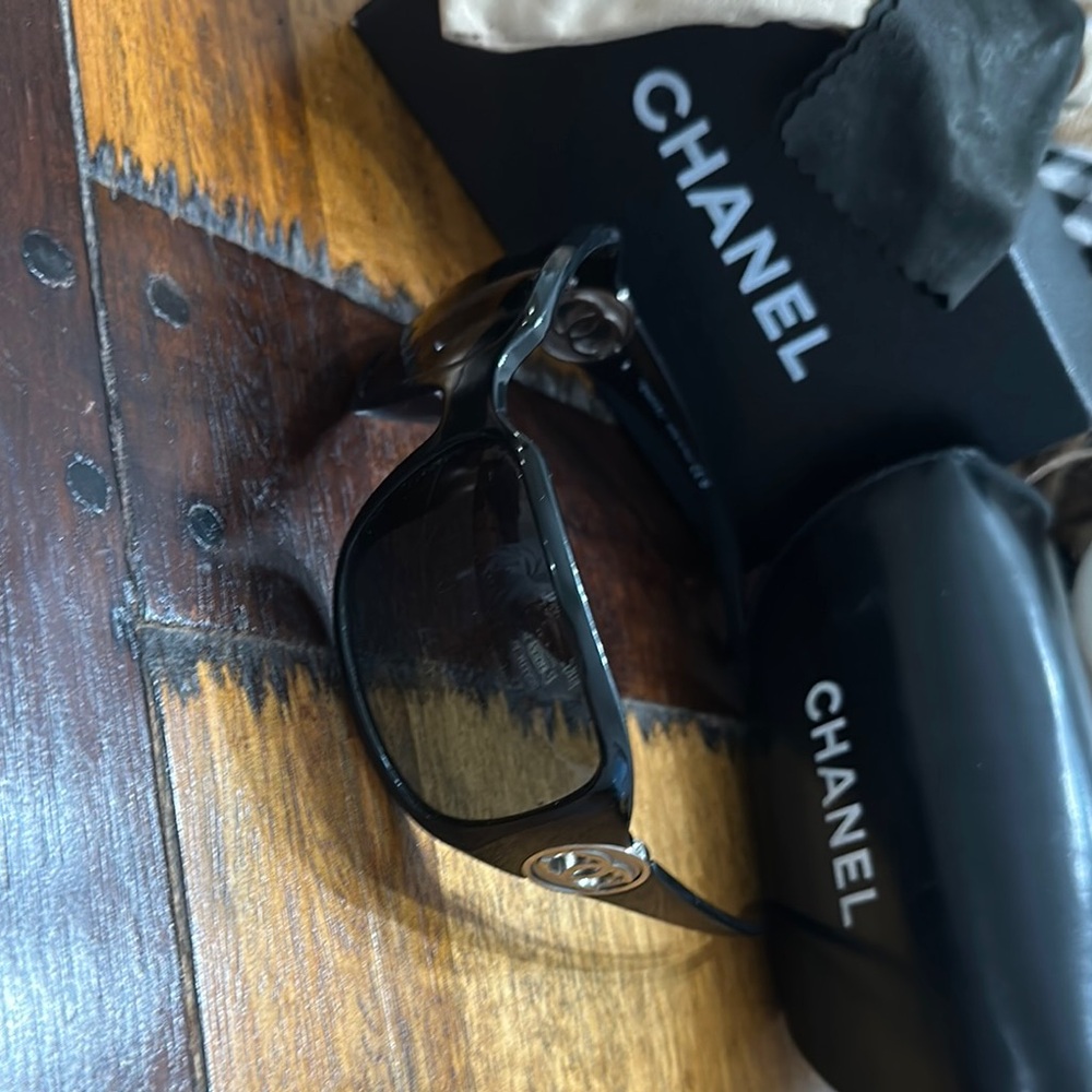 Chanel Black Sunglasses - Picture 5 of 7